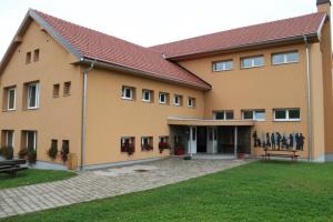 Hiša vseh generacij 5